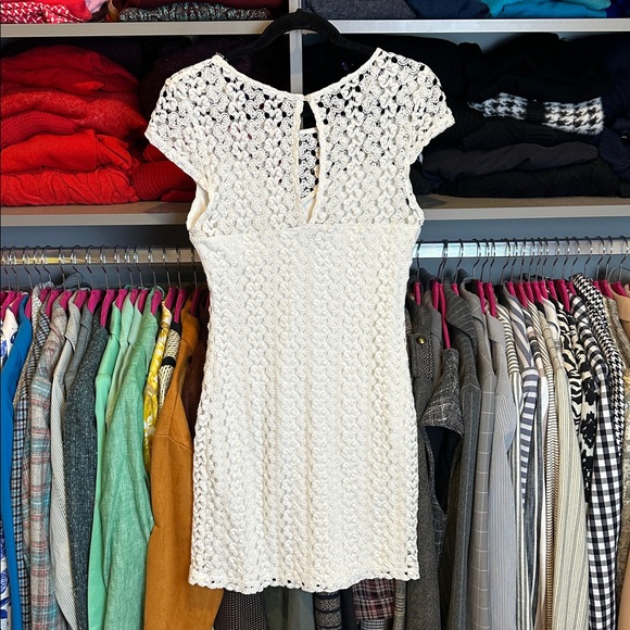 Forever 21 white cap sleeve back button keyhole closure lined dress size S - Picture 3 of 3